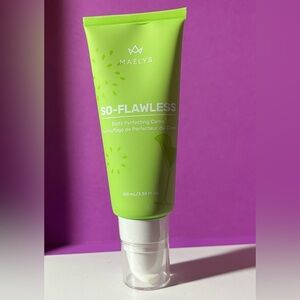 Maëlys - So-Flawless - Body Perfecting Camo - (New, unused)